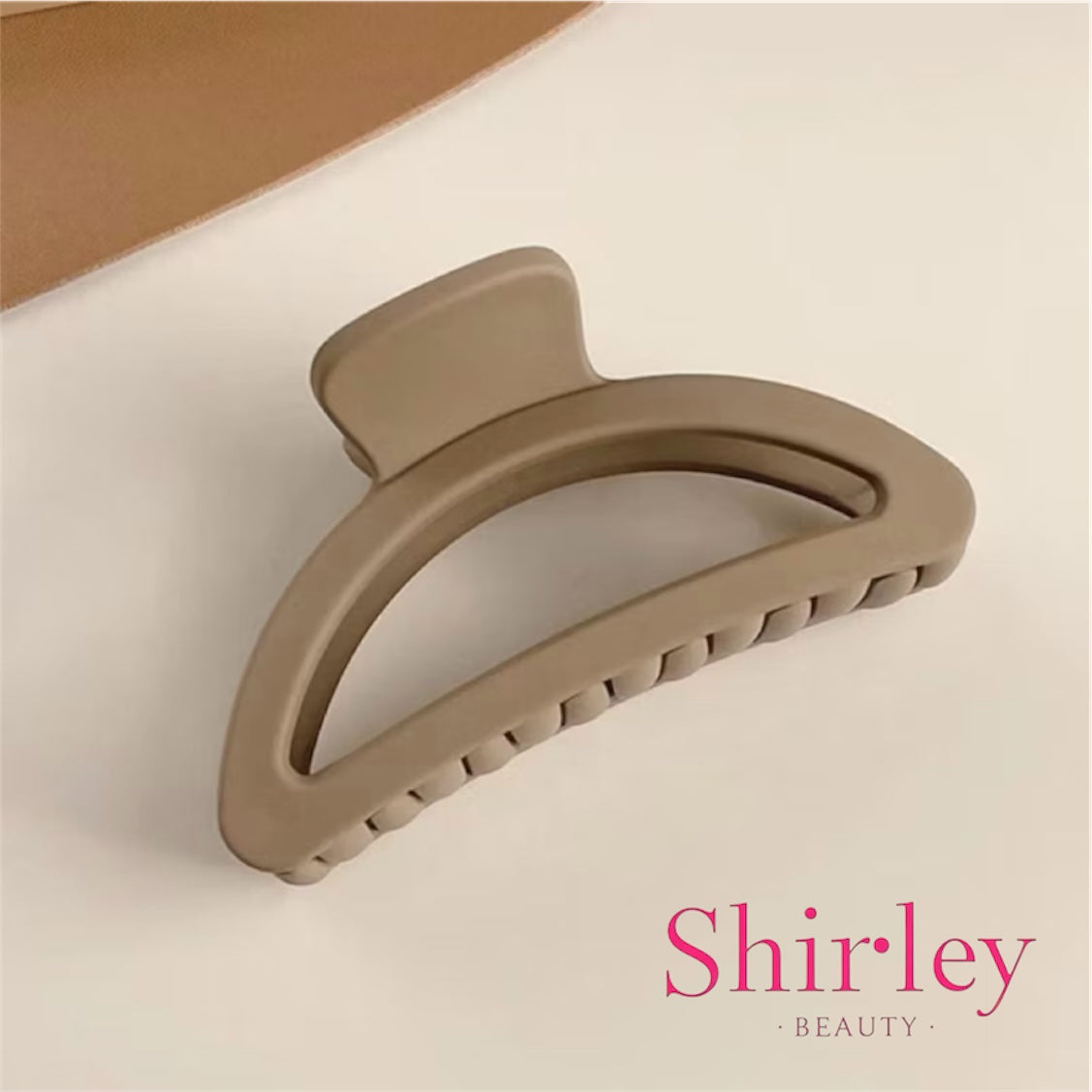 Shirley Banana Hairpin