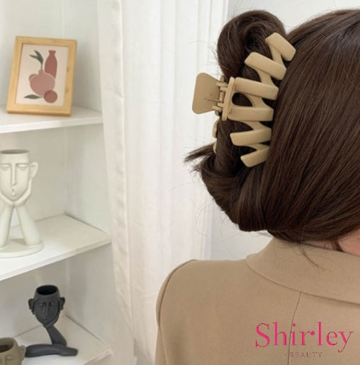 Shirley Croissant Hairpin