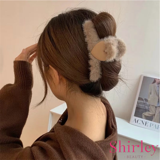 Shirley Bangsil Heart Hairpin