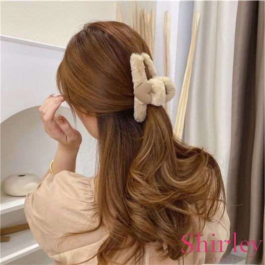 Shirley Bangsil Heart Hairpin